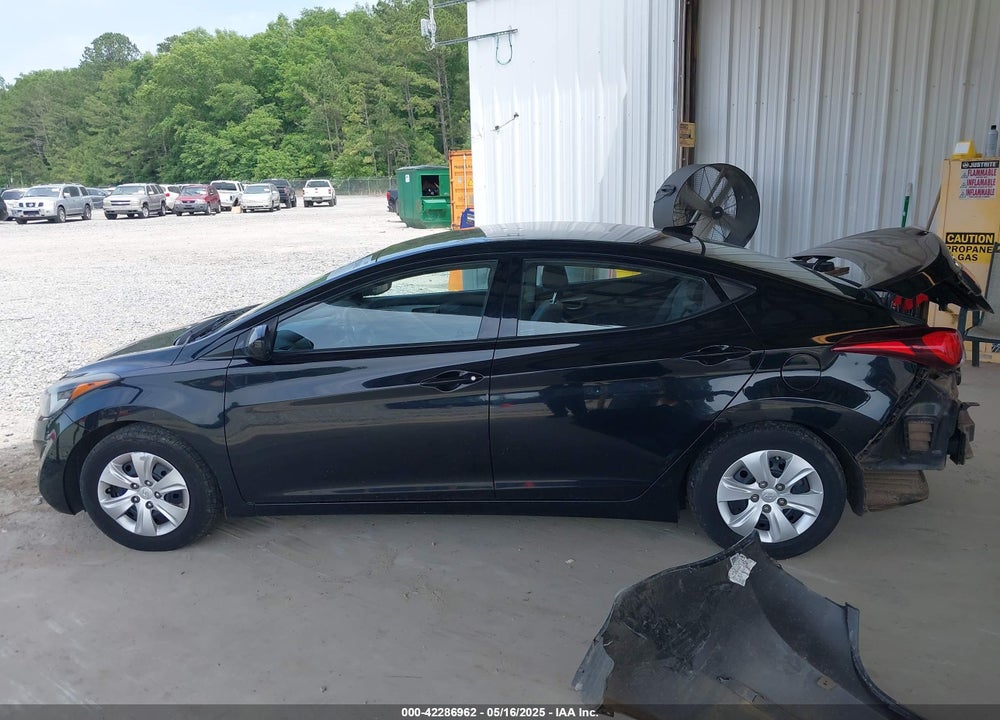 2016 HYUNDAI ELANTRA VIN: 5NPDH4AE3GH754907