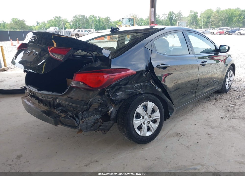 2016 HYUNDAI ELANTRA VIN: 5NPDH4AE3GH754907
