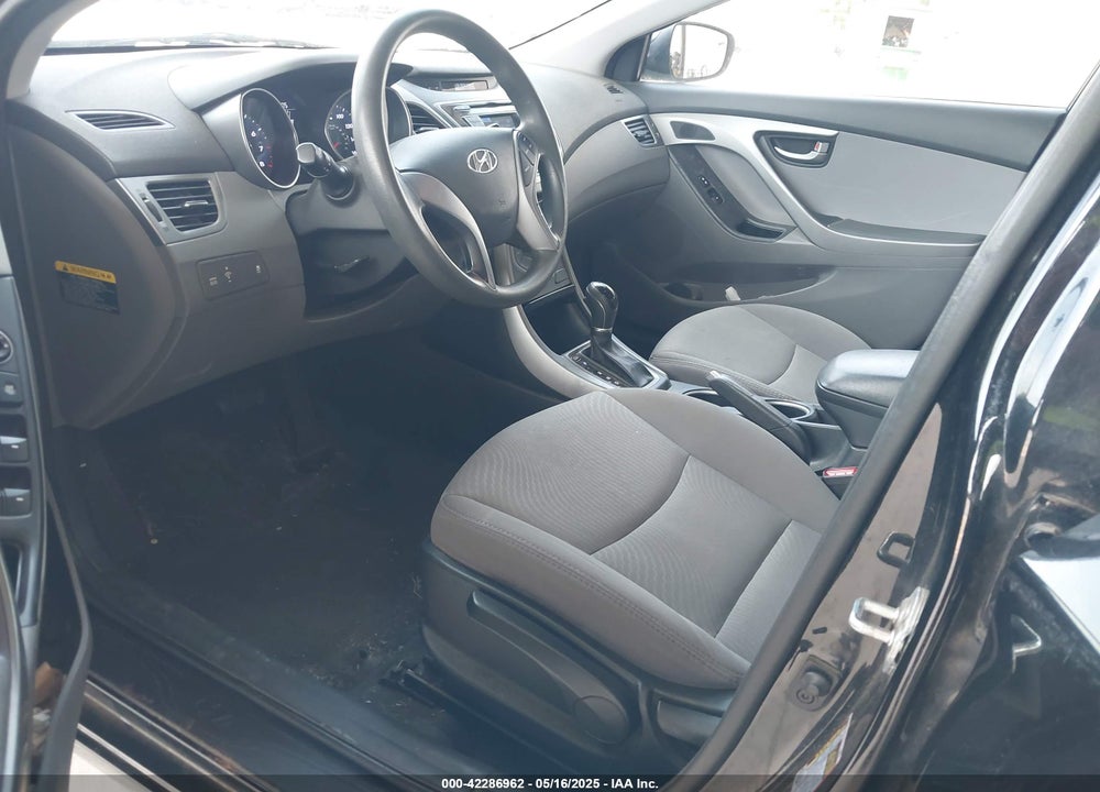2016 HYUNDAI ELANTRA VIN: 5NPDH4AE3GH754907