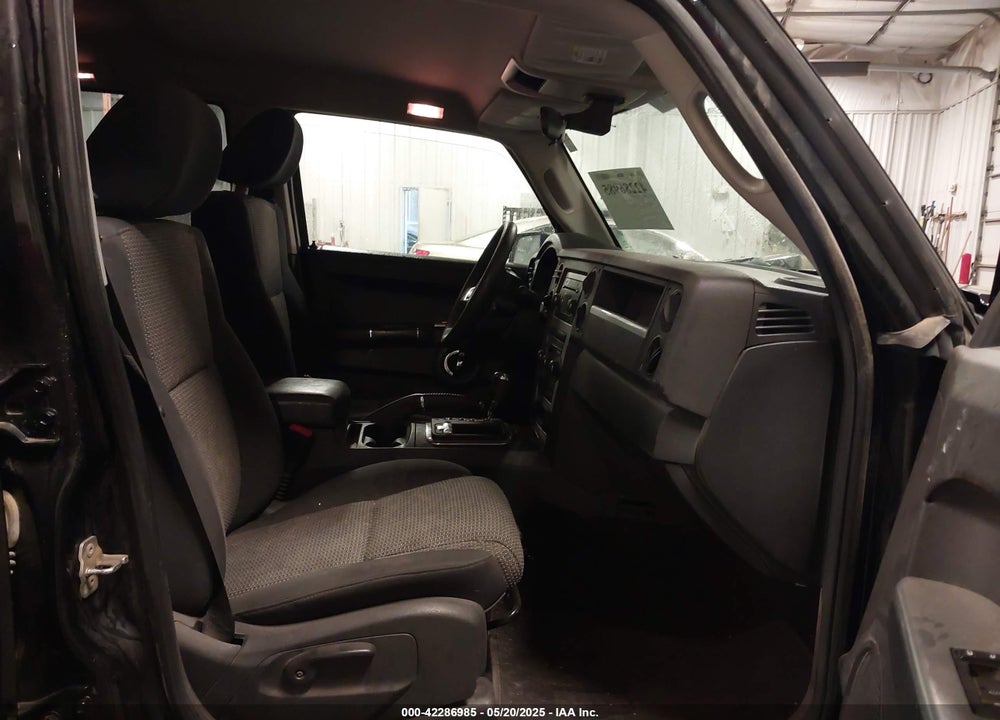2010 JEEP COMMANDER VIN: 1J4RG4GT4AC115611