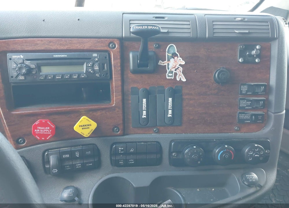 2011 FREIGHTLINER CASCADIA 125 VIN: 1FUJGLDR9BSAW5104