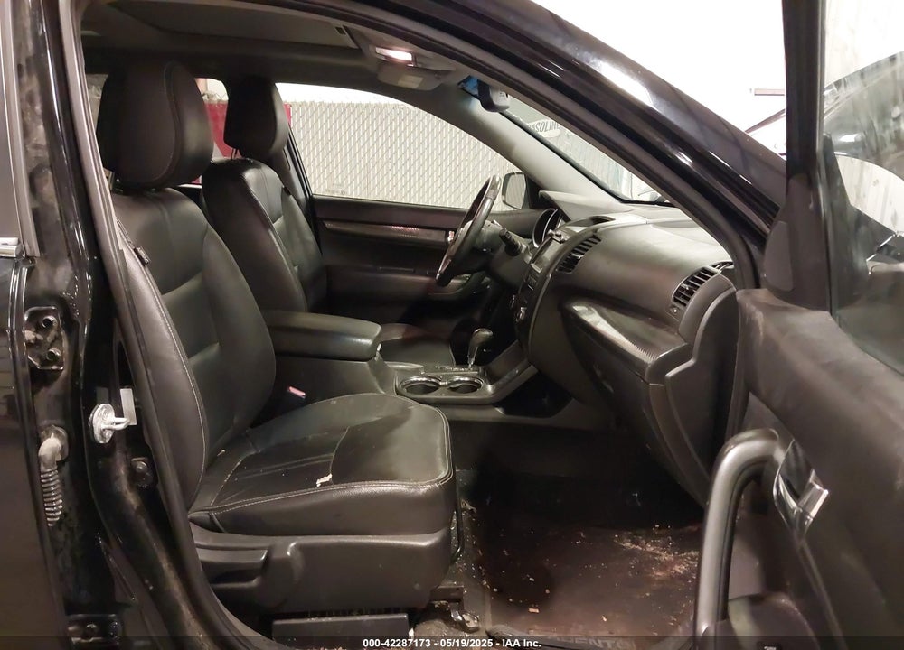 2011 KIA SORENTO VIN: 5XYKWDA21BG163591