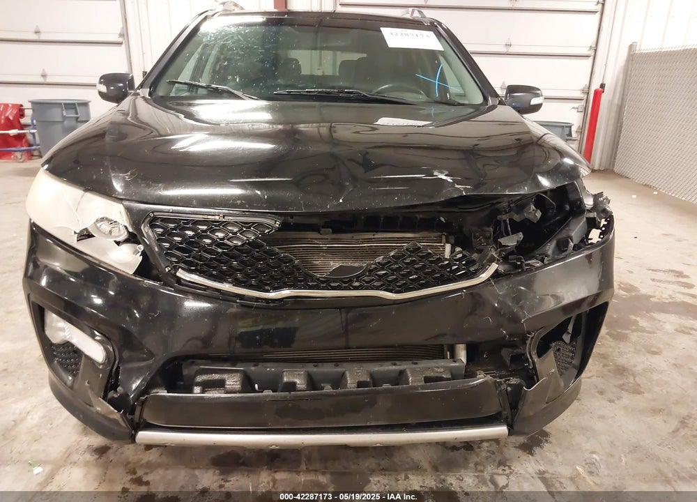 2011 KIA SORENTO VIN: 5XYKWDA21BG163591