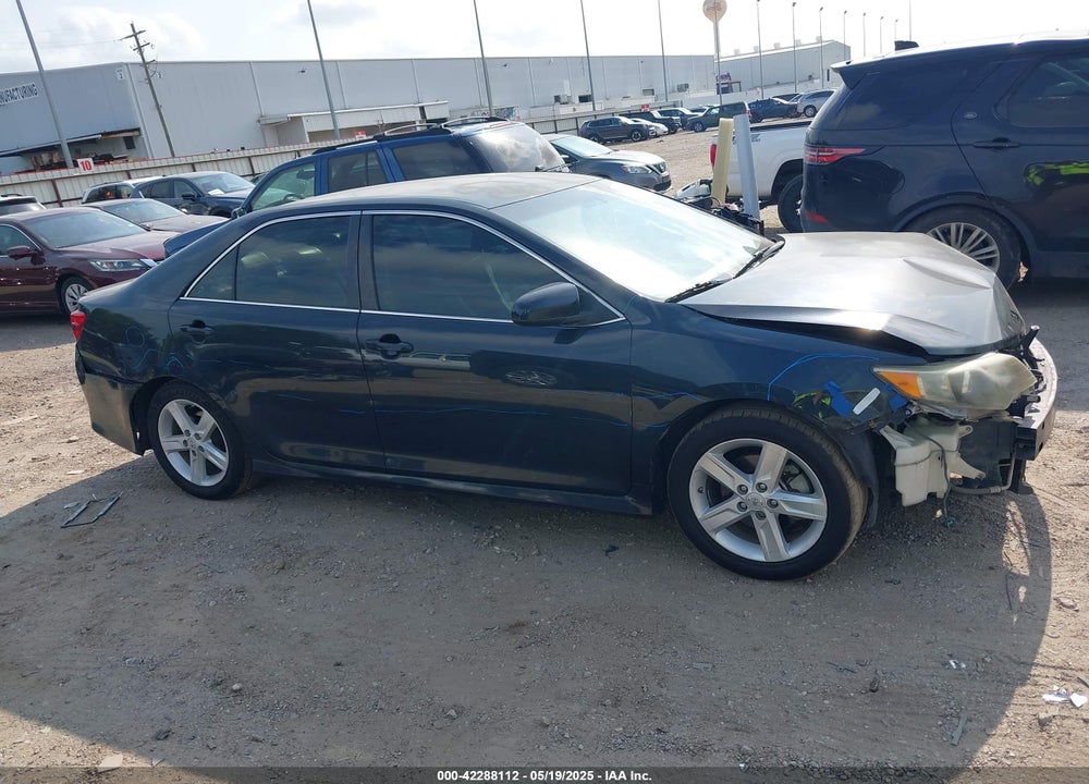 2014 TOYOTA CAMRY SE VIN: 4T1BF1FK0EU755084