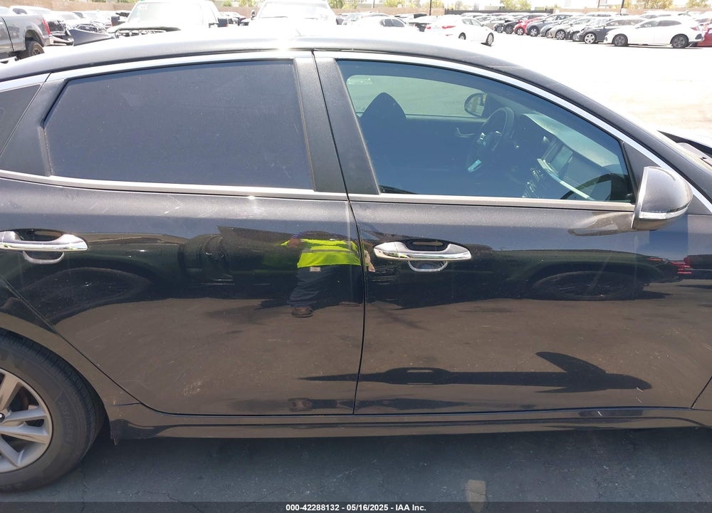 2020 KIA OPTIMA VIN: 5XXGT4L32LG420025