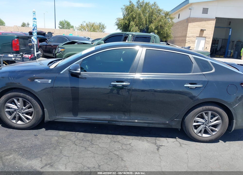 2020 KIA OPTIMA VIN: 5XXGT4L32LG420025