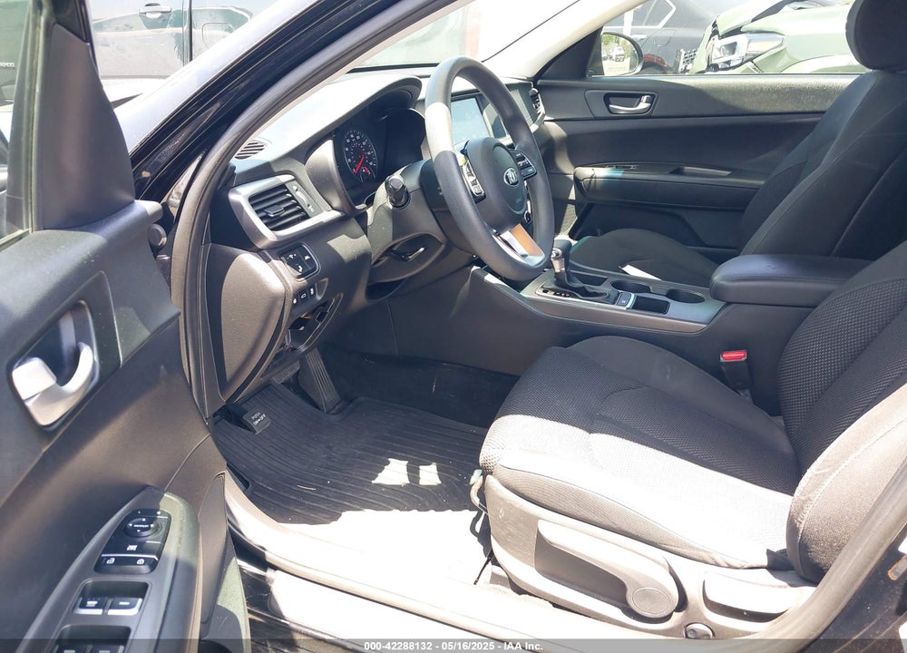 2020 KIA OPTIMA VIN: 5XXGT4L32LG420025