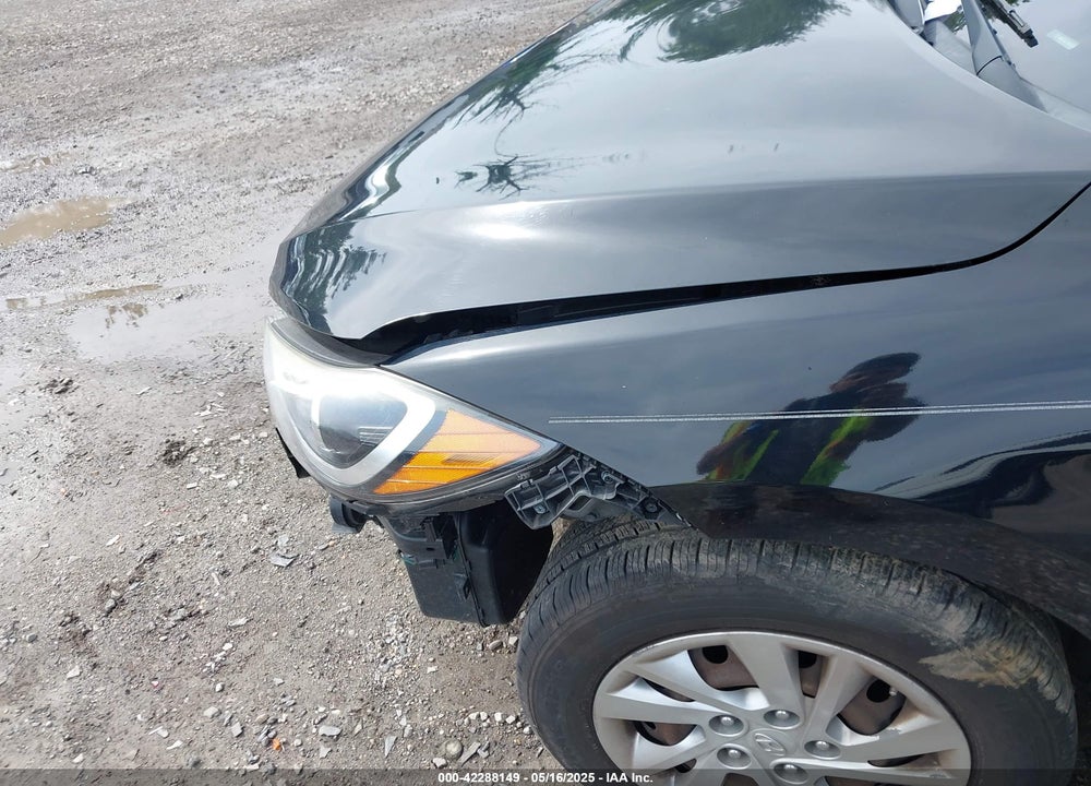 2017 HYUNDAI ELANTRA VIN: KMHD74LF8HU091975