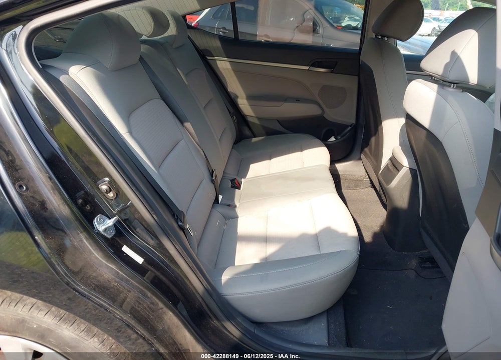 2017 HYUNDAI ELANTRA VIN: KMHD74LF8HU091975