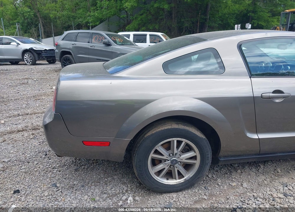 2005 FORD MUSTANG V6 DELUXE/V6 PREMIUM VIN: 1ZVFT80N355160005