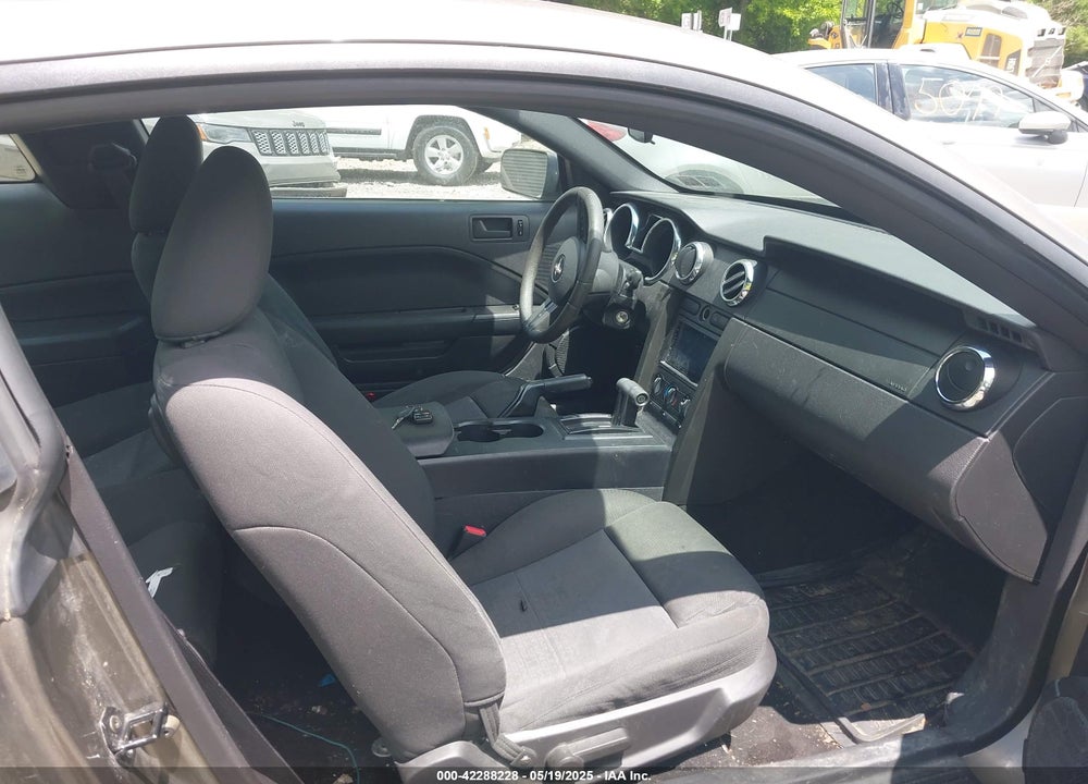 2005 FORD MUSTANG V6 DELUXE/V6 PREMIUM VIN: 1ZVFT80N355160005