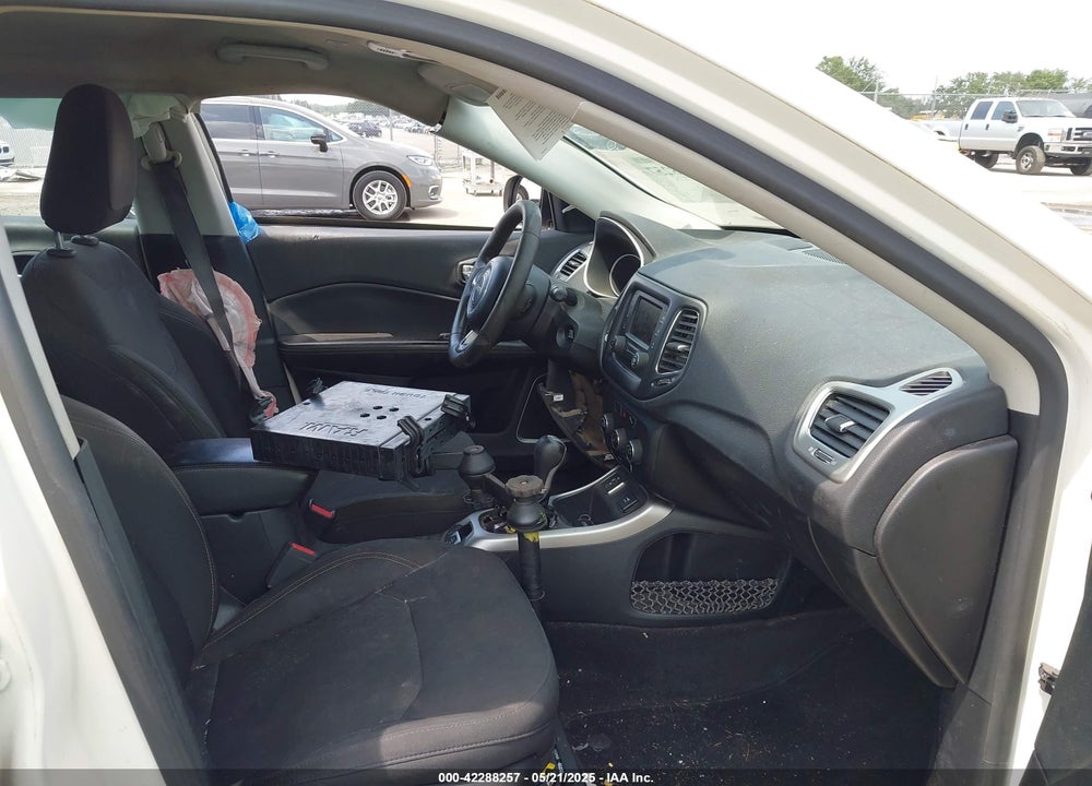2018 JEEP COMPASS VIN: 3C4NJCAB5JT263450