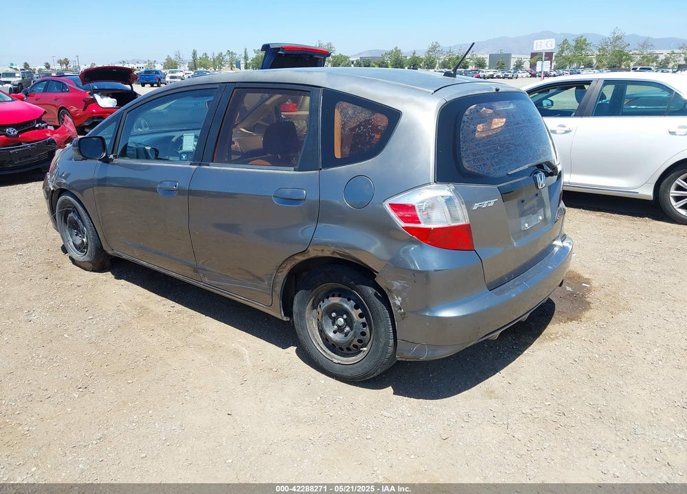2013 HONDA FIT VIN: JHMGE8H34DC082914