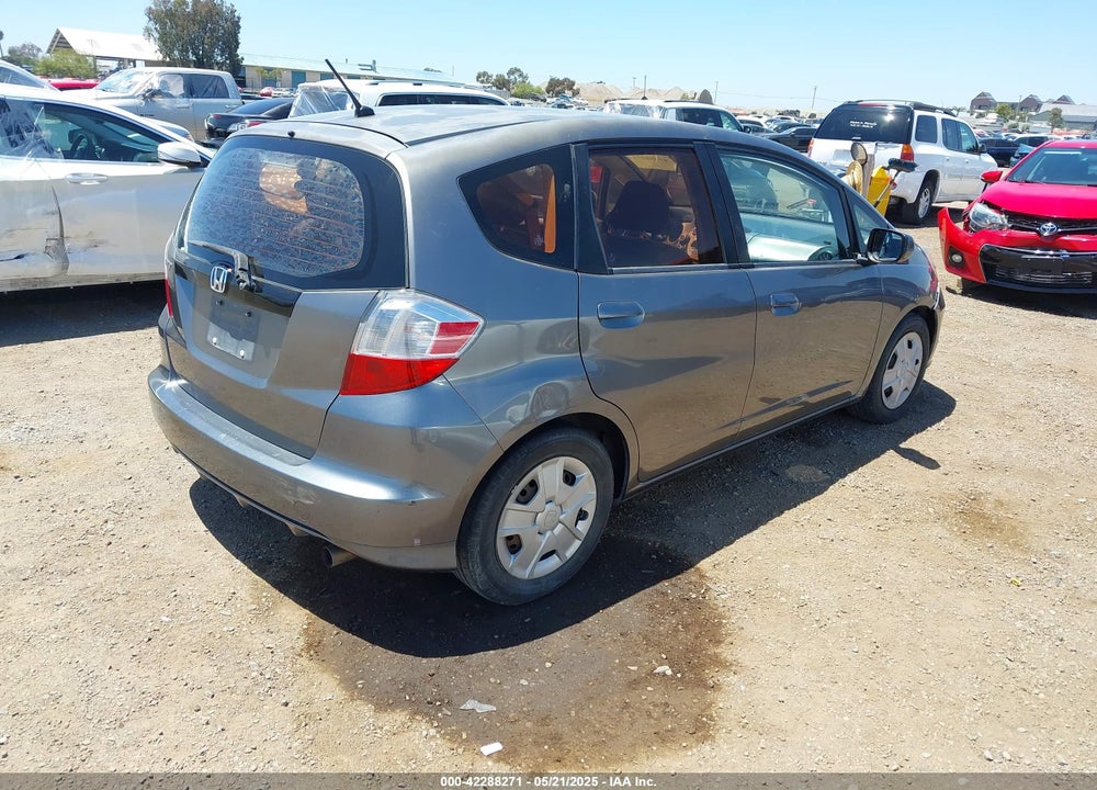 2013 HONDA FIT VIN: JHMGE8H34DC082914