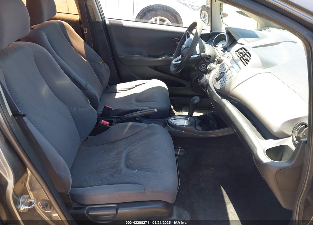 2013 HONDA FIT VIN: JHMGE8H34DC082914