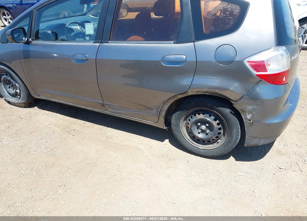 2013 HONDA FIT VIN: JHMGE8H34DC082914