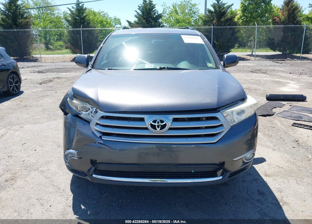2011 TOYOTA HIGHLANDER BASE V6 VIN: 5TDBK3EH7BS064202