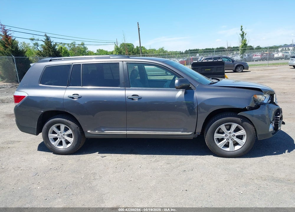 2011 TOYOTA HIGHLANDER BASE V6 VIN: 5TDBK3EH7BS064202