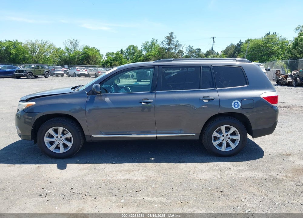 2011 TOYOTA HIGHLANDER BASE V6 VIN: 5TDBK3EH7BS064202