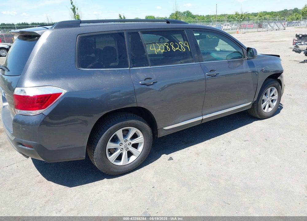 2011 TOYOTA HIGHLANDER BASE V6 VIN: 5TDBK3EH7BS064202