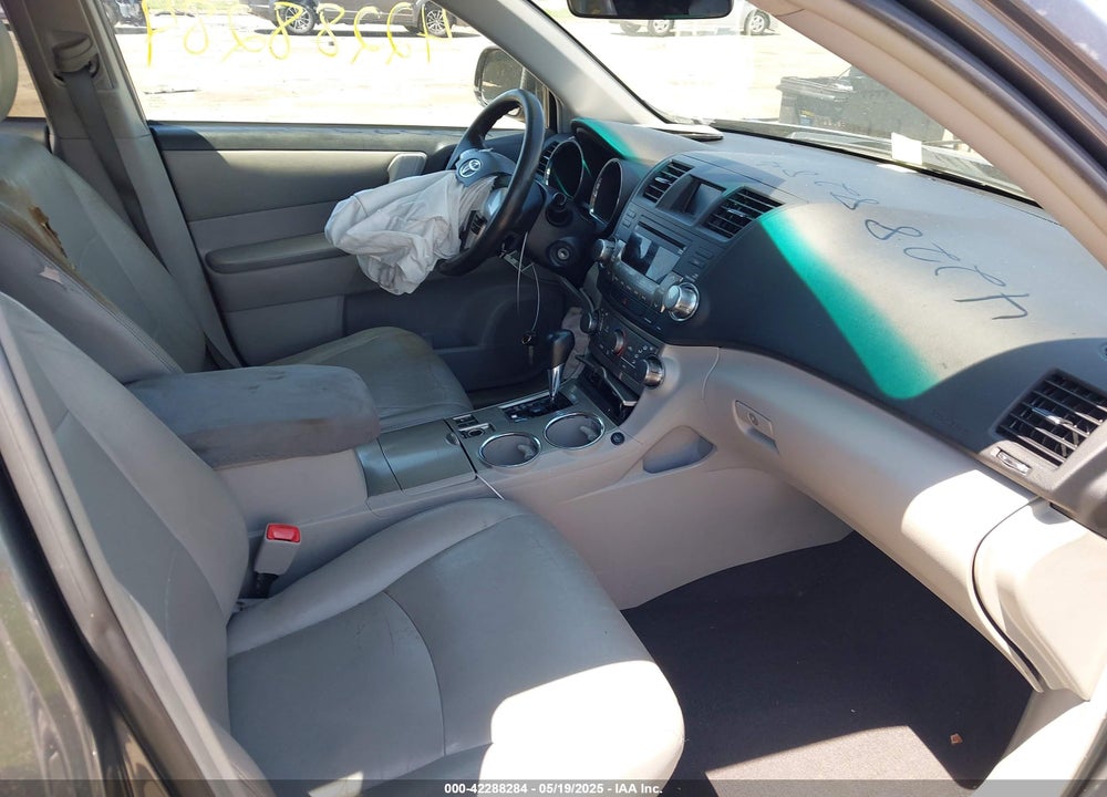 2011 TOYOTA HIGHLANDER BASE V6 VIN: 5TDBK3EH7BS064202