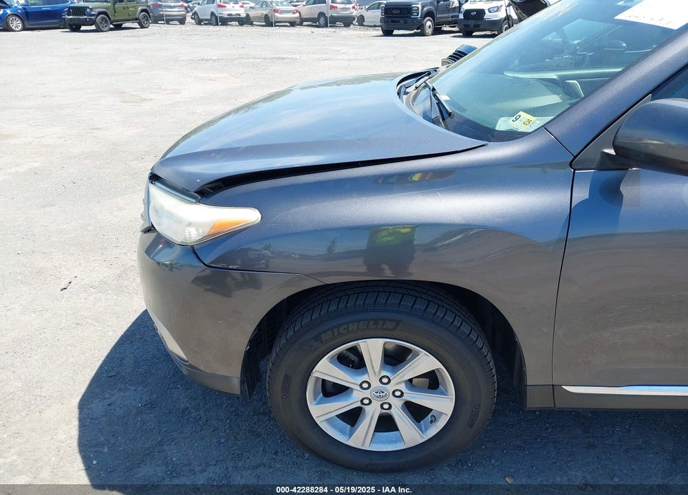 2011 TOYOTA HIGHLANDER BASE V6 VIN: 5TDBK3EH7BS064202