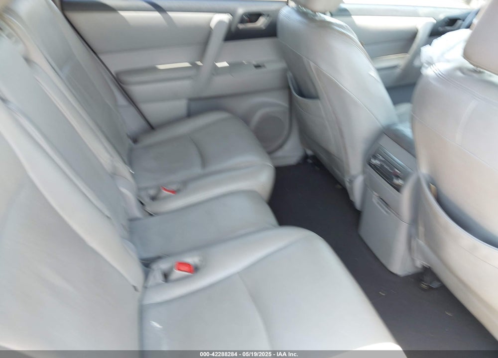 2011 TOYOTA HIGHLANDER BASE V6 VIN: 5TDBK3EH7BS064202