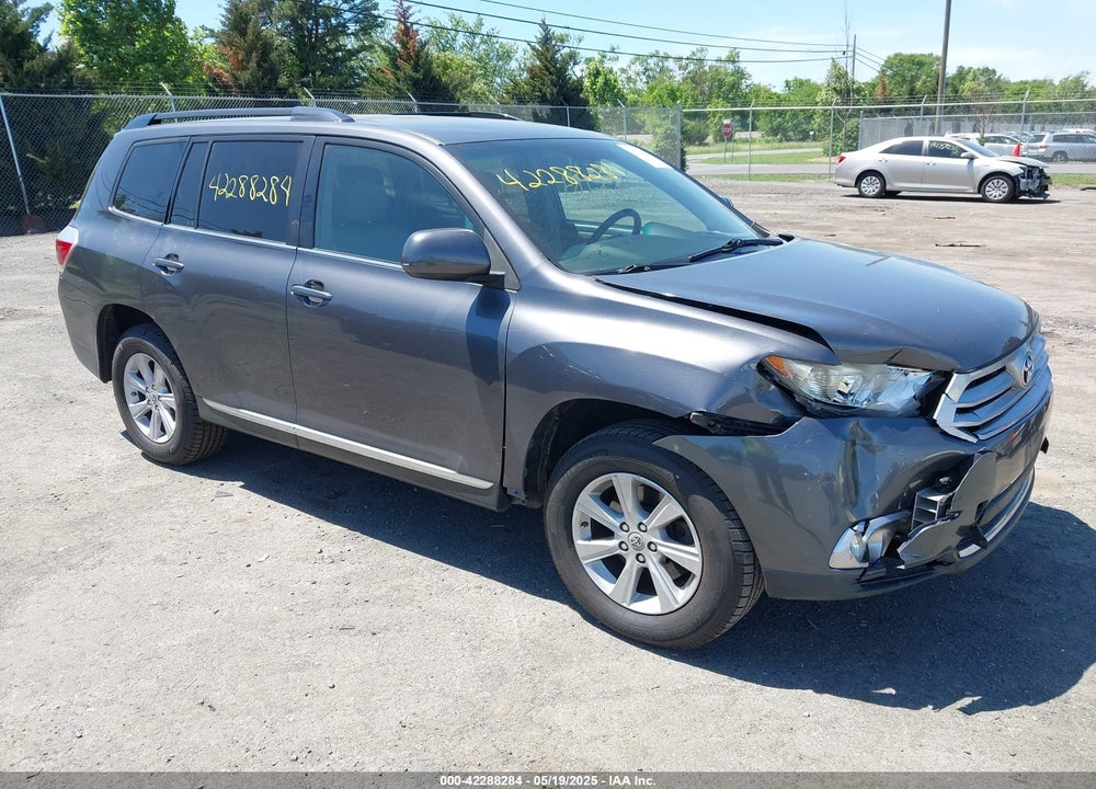 2011 TOYOTA HIGHLANDER BASE V6 VIN: 5TDBK3EH7BS064202