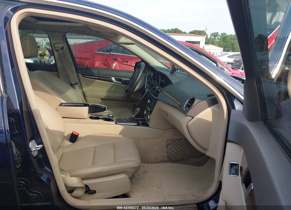 2014 MERCEDES-BENZ C CLASS VIN: WDDGF8AB8EA963828