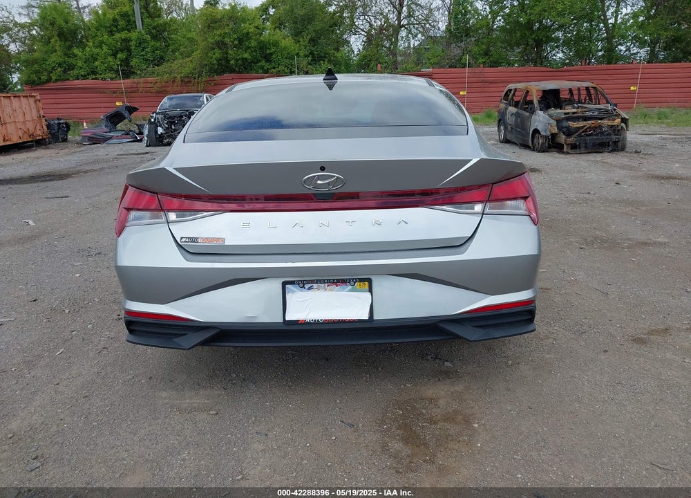 2021 HYUNDAI ELANTRA VIN: 5NPLL4AG8MH021582
