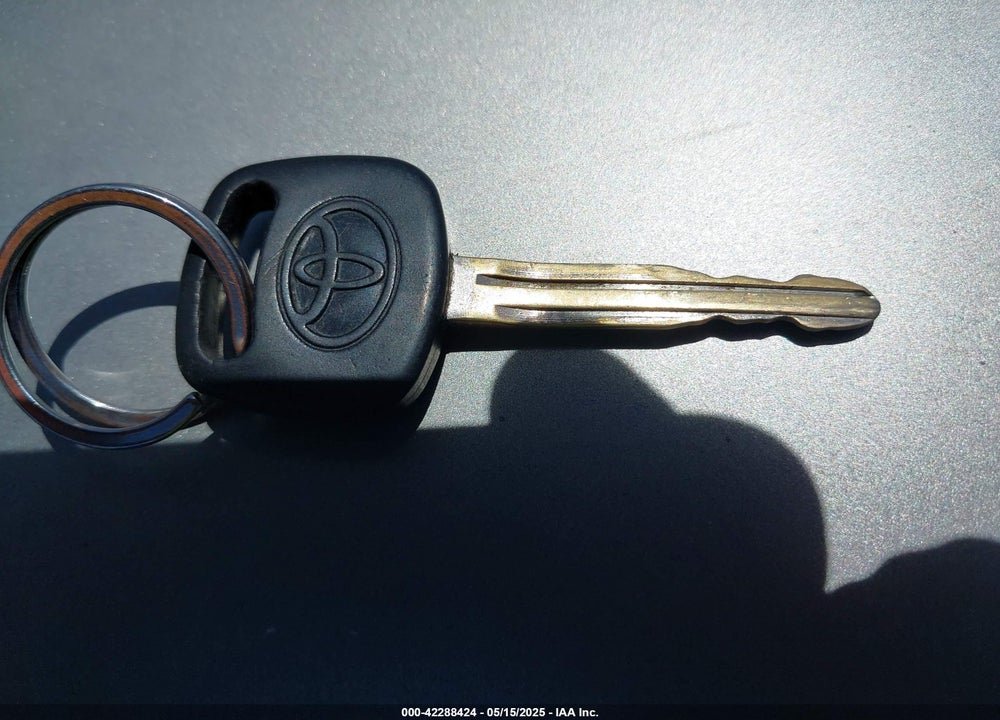 2005 TOYOTA CAMRY LE VIN: 4T1BE32K95U556765