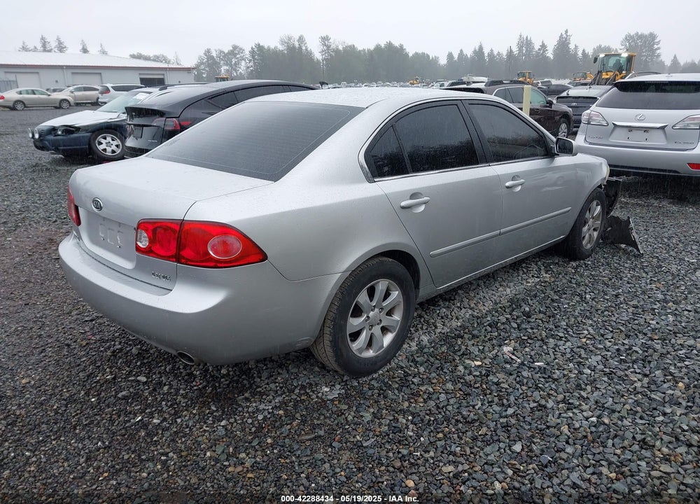 2008 KIA OPTIMA VIN: KNAGE124085200037