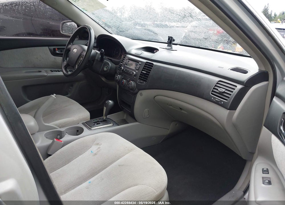 2008 KIA OPTIMA VIN: KNAGE124085200037