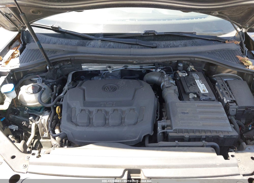 2018 VOLKSWAGEN TIGUAN VIN: 3VV1B7AX3JM058641