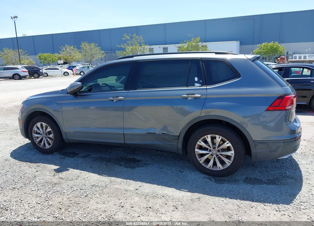 2018 VOLKSWAGEN TIGUAN VIN: 3VV1B7AX3JM058641