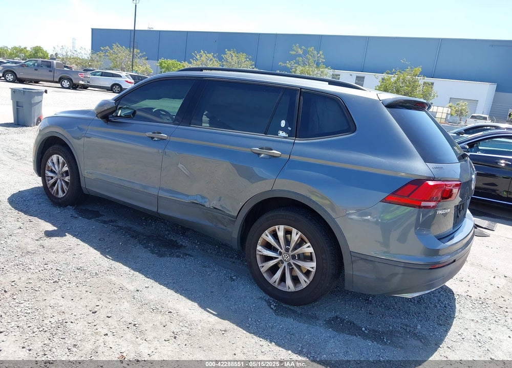2018 VOLKSWAGEN TIGUAN VIN: 3VV1B7AX3JM058641