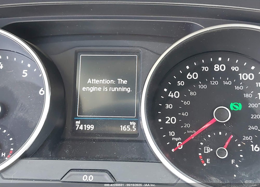 2018 VOLKSWAGEN TIGUAN VIN: 3VV1B7AX3JM058641