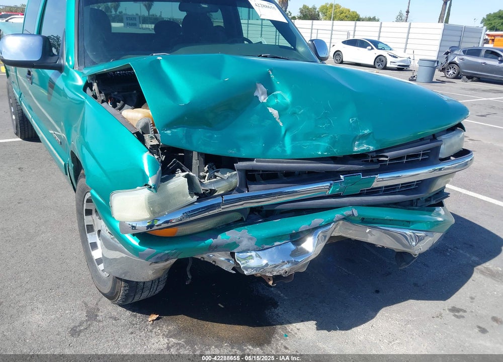 2000 CHEVROLET SILVERADO 1500 LS VIN: 2GCEC19T0Y1329183