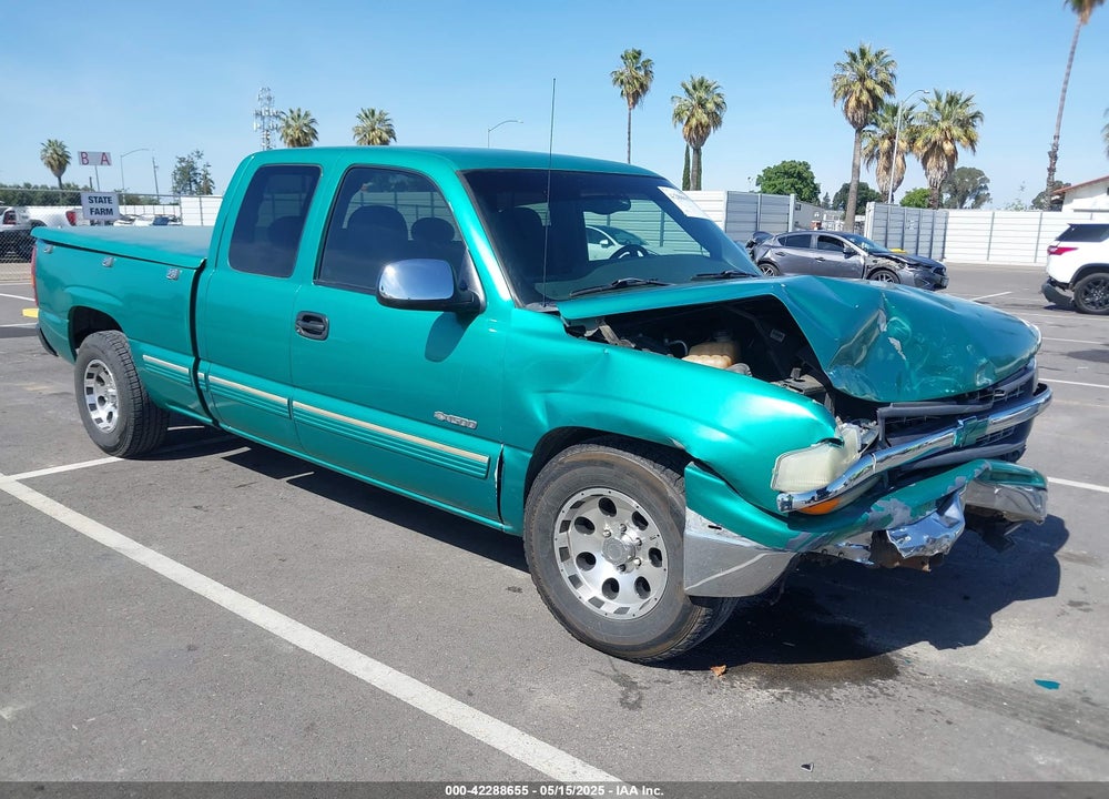 2000 CHEVROLET SILVERADO 1500 LS VIN: 2GCEC19T0Y1329183