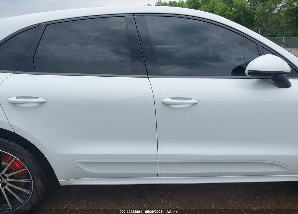 2018 PORSCHE MACAN VIN: WP1AF2A54JLB70790