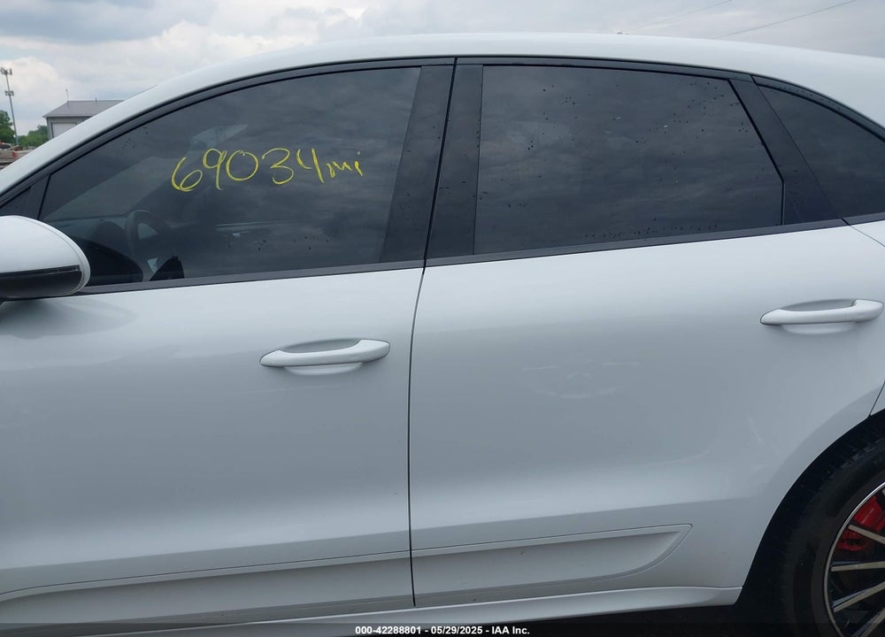 2018 PORSCHE MACAN VIN: WP1AF2A54JLB70790