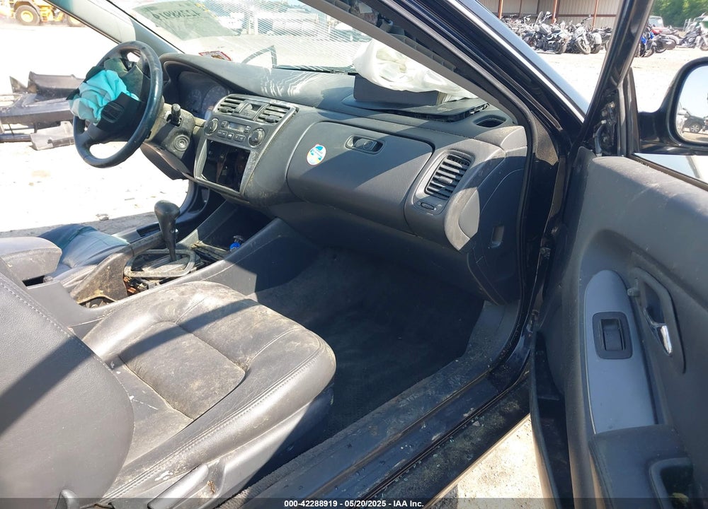 2001 HONDA ACCORD 3.0 EX VIN: 1HGCG22561A004631