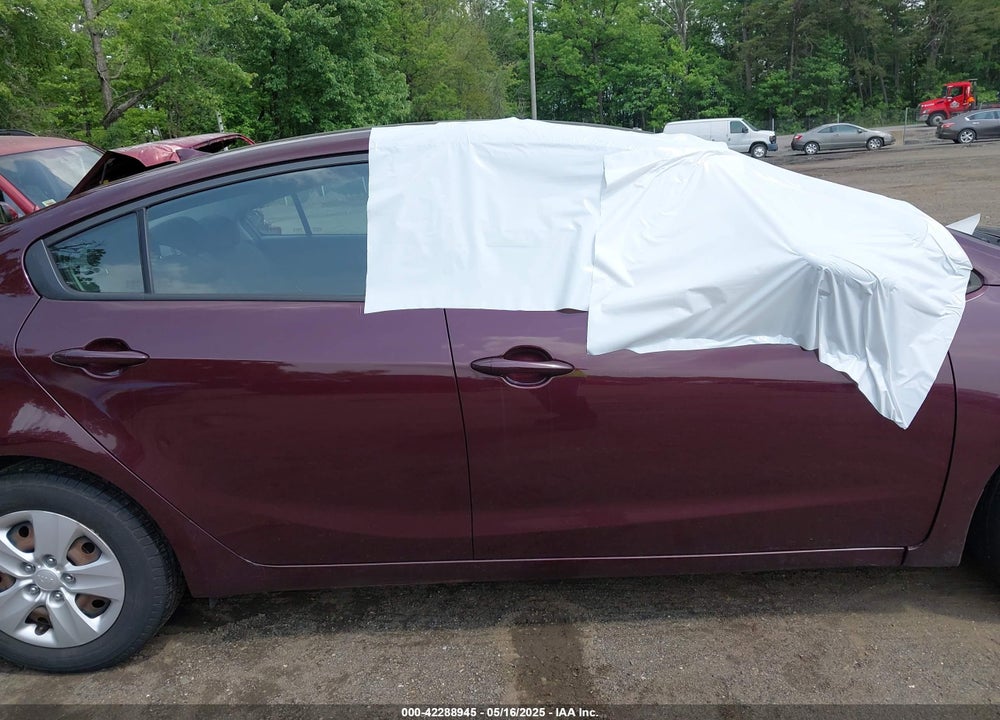 2017 KIA FORTE VIN: 3KPFL4A78HE040673