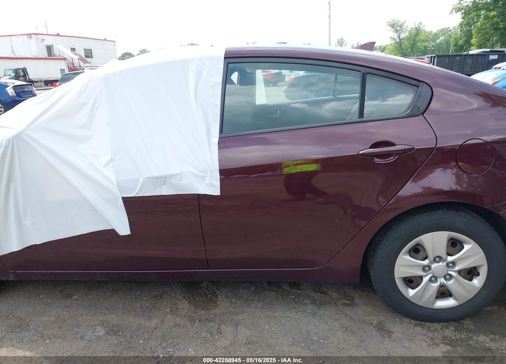2017 KIA FORTE VIN: 3KPFL4A78HE040673