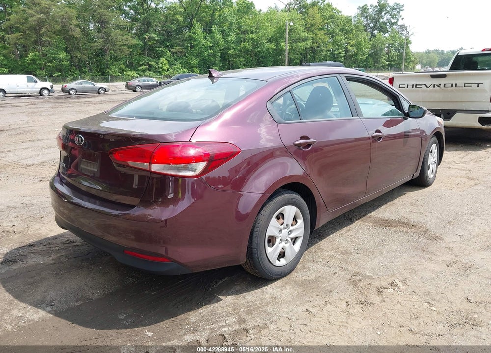 2017 KIA FORTE VIN: 3KPFL4A78HE040673