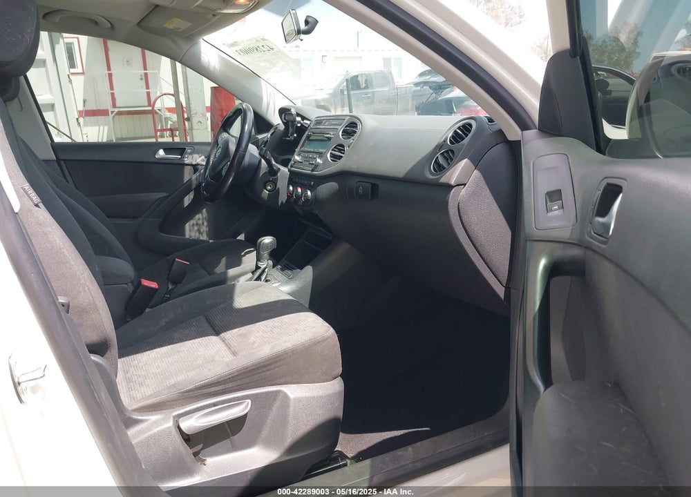 2014 VOLKSWAGEN TIGUAN S VIN: WVGAV3AX0EW524669
