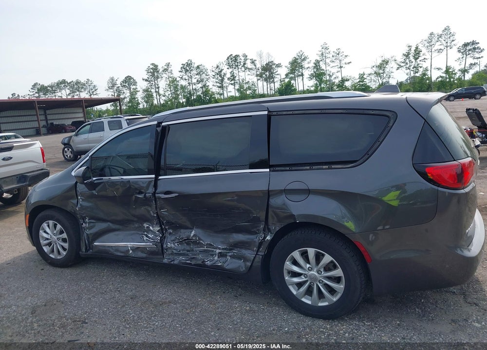 2019 CHRYSLER PACIFICA TOURING L VIN: 2C4RC1BG1KR625031