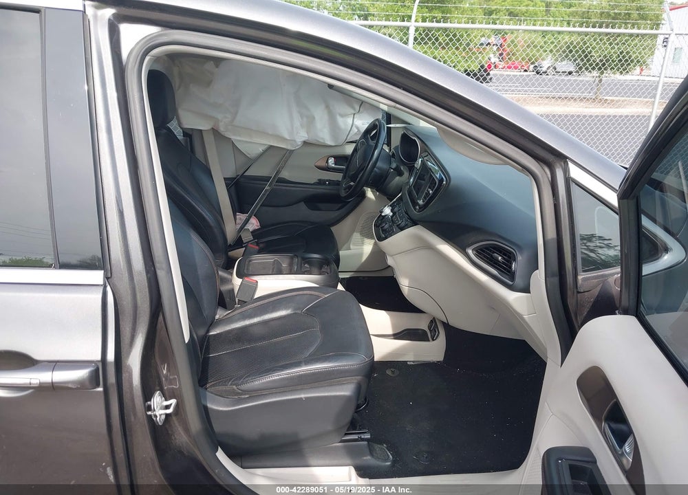 2019 CHRYSLER PACIFICA TOURING L VIN: 2C4RC1BG1KR625031