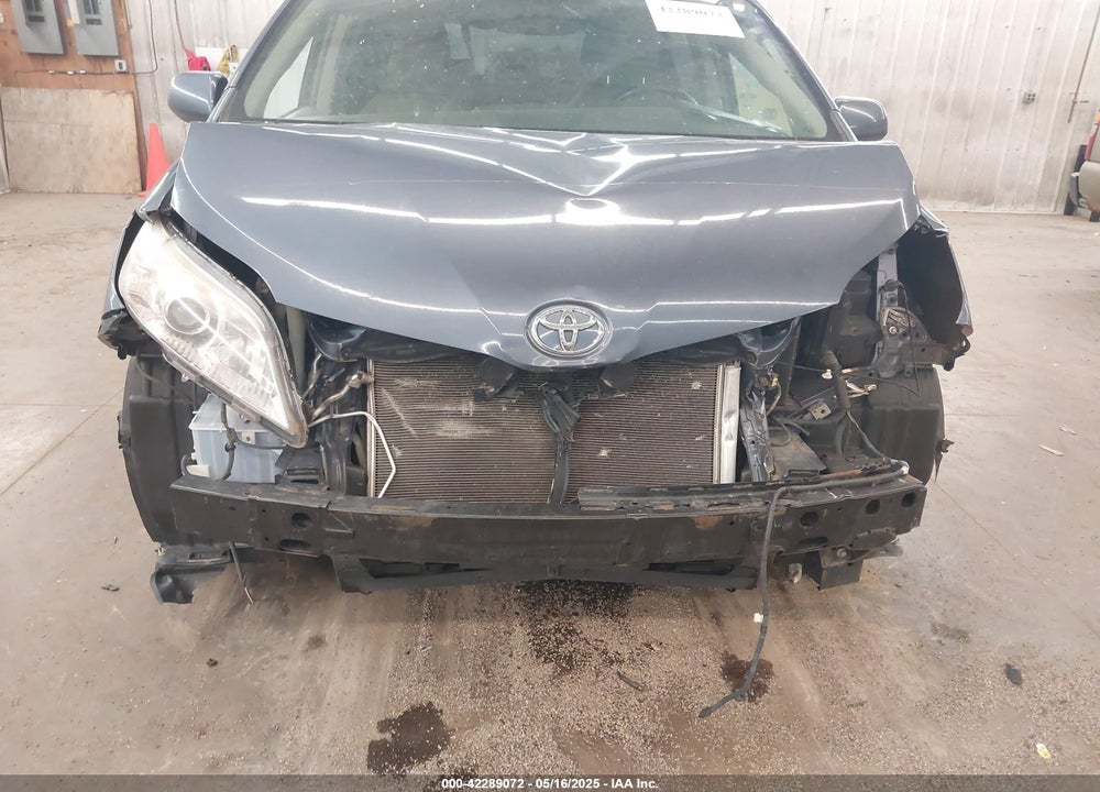 2016 TOYOTA SIENNA XLE PREMIUM 8 PASSENGER VIN: 5TDYK3DC3GS747411