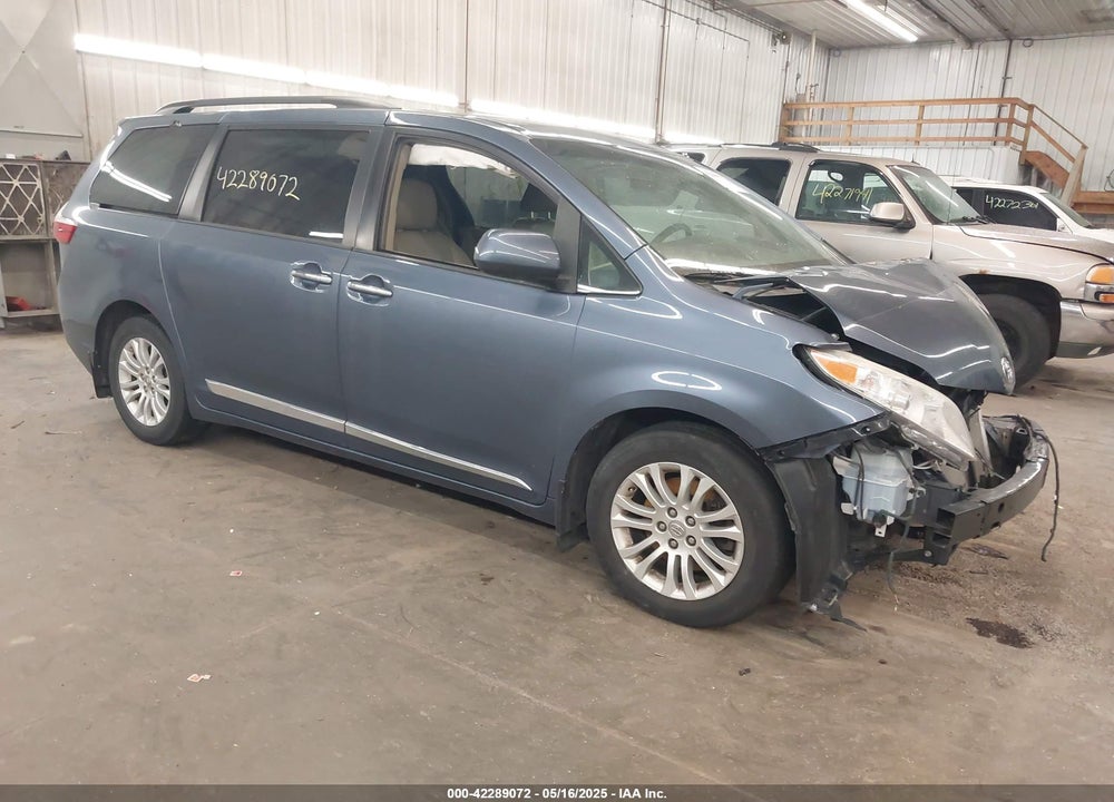 2016 TOYOTA SIENNA XLE PREMIUM 8 PASSENGER VIN: 5TDYK3DC3GS747411